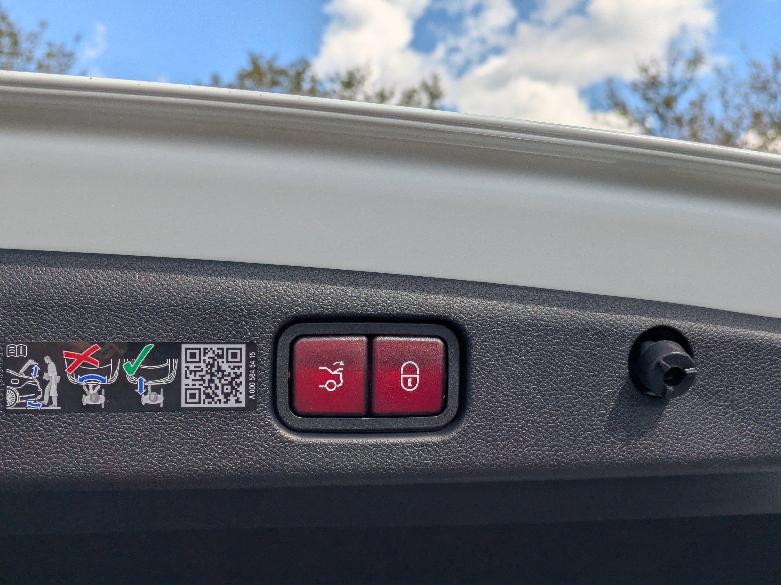 Mercedes-Benz Sedan Amg® E 53 E 4Matic®+ With Navigation & Awd - Thumbnail 14