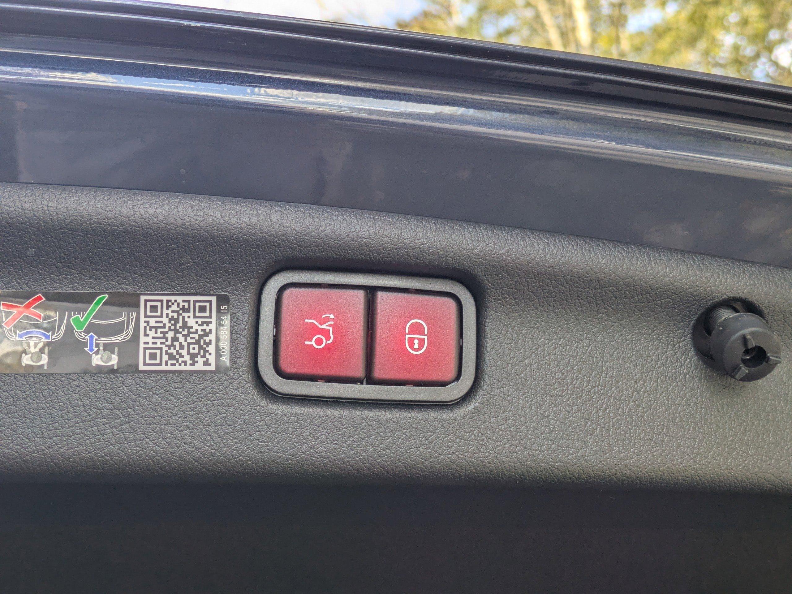 Mercedes-Benz C 300 Rwd Sedan - Thumbnail 14