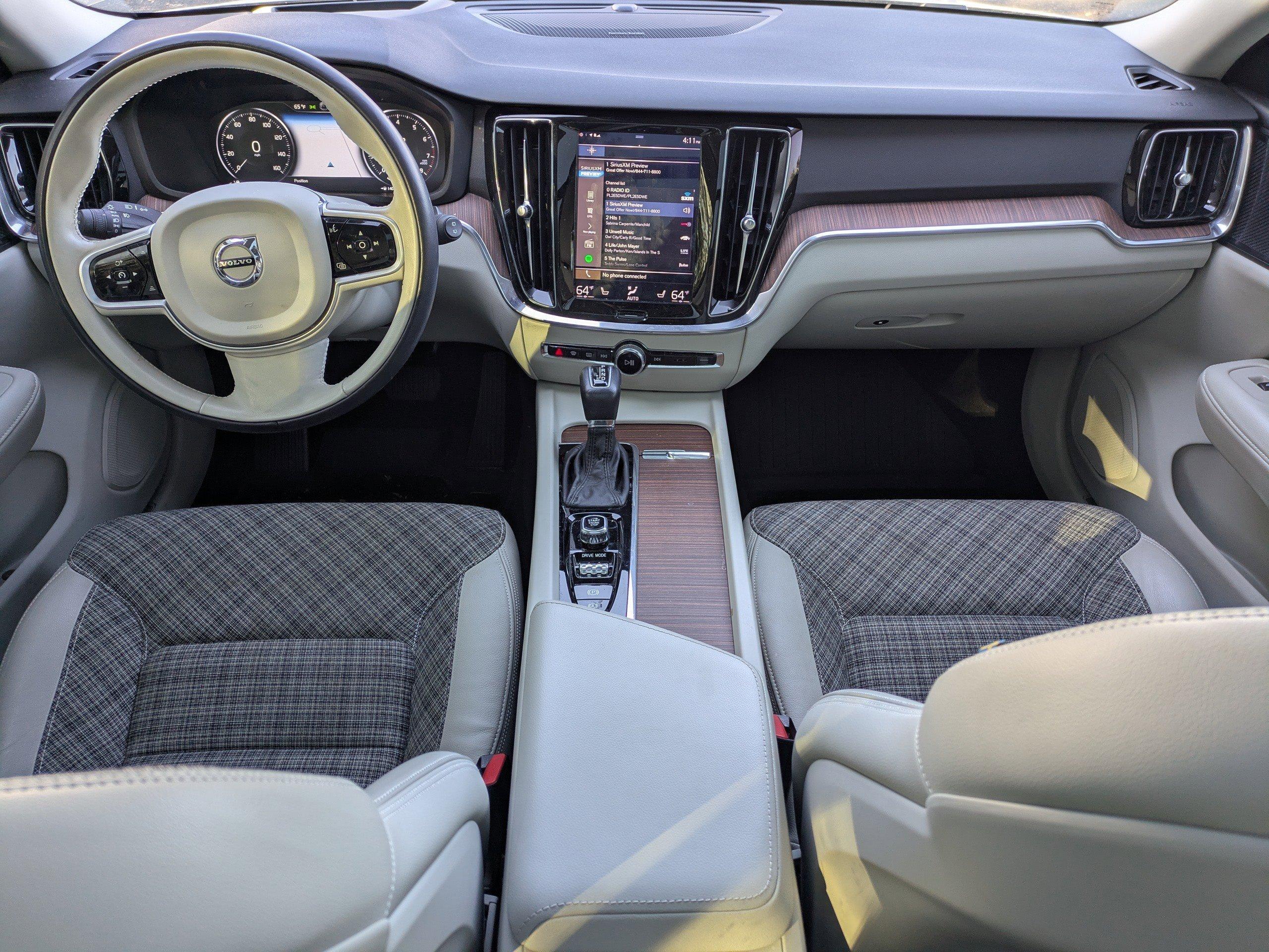 Volvo V60 Momentum Fwd Station Wagon - Thumbnail 3