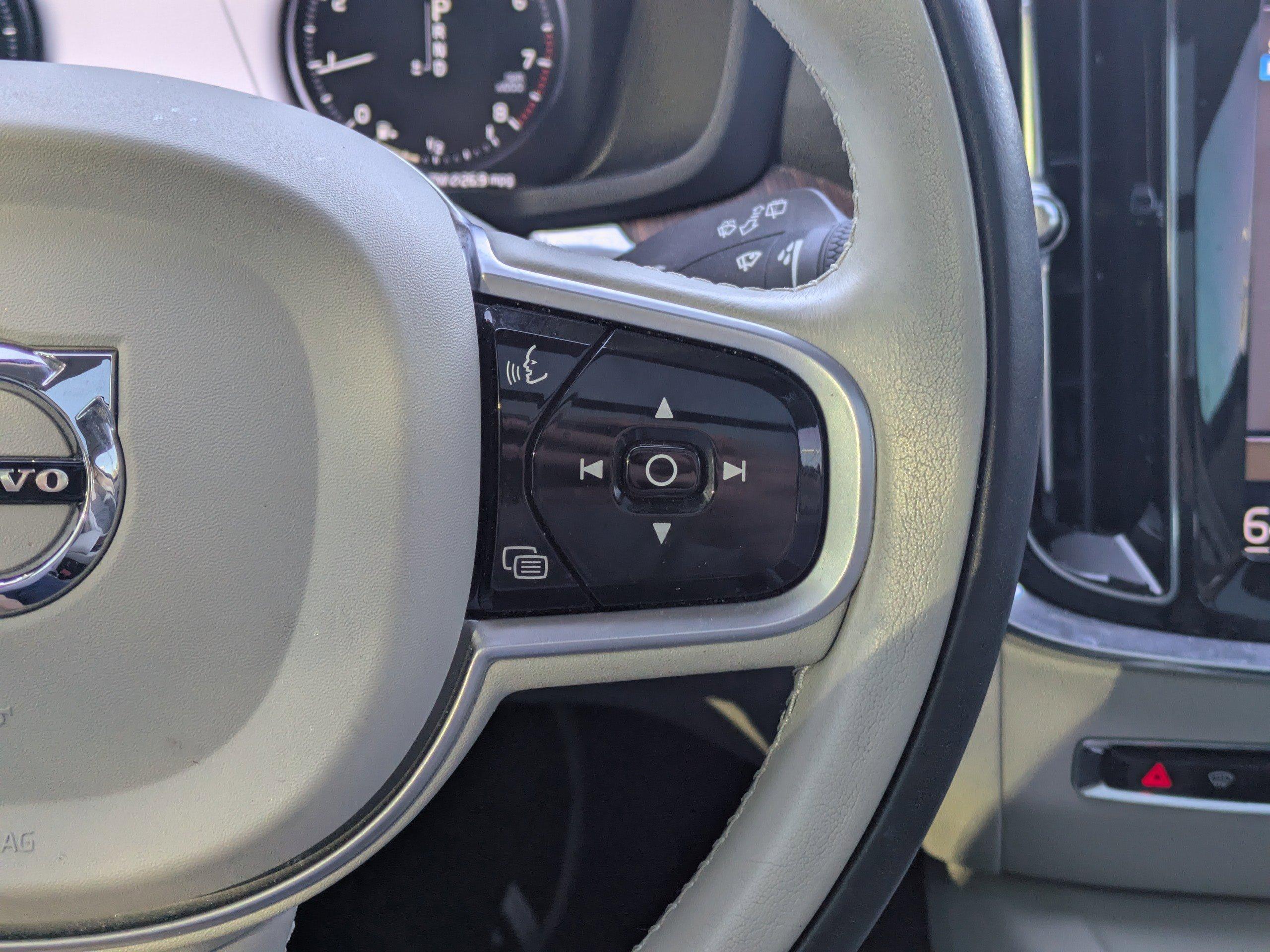 Volvo V60 Momentum Fwd Station Wagon - Thumbnail 18