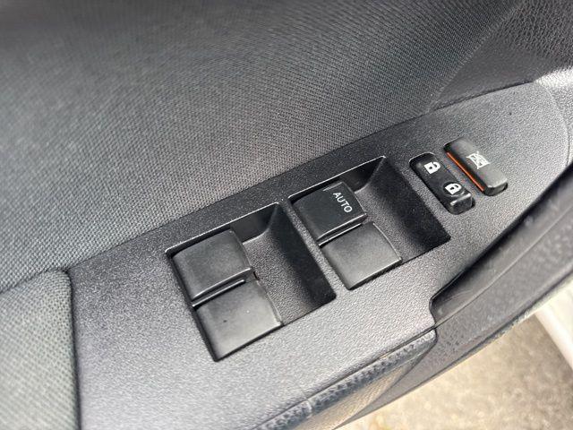 Toyota Corolla Le - Thumbnail 8