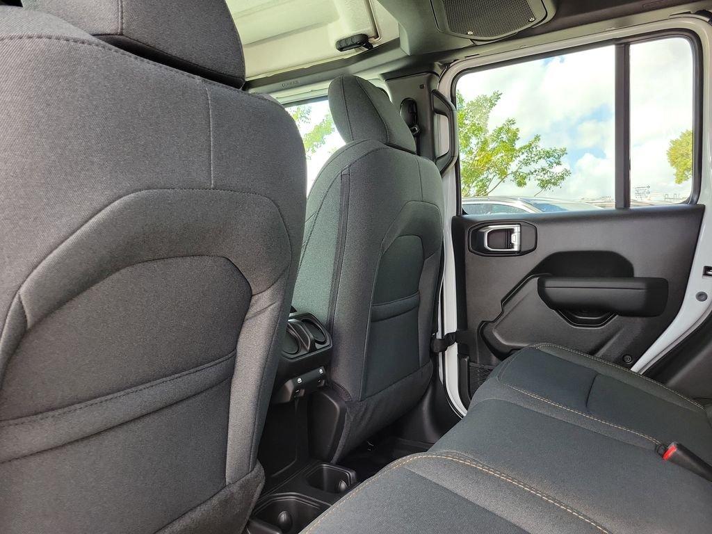 Jeep Gladiator Willys 4X4 - Thumbnail 13