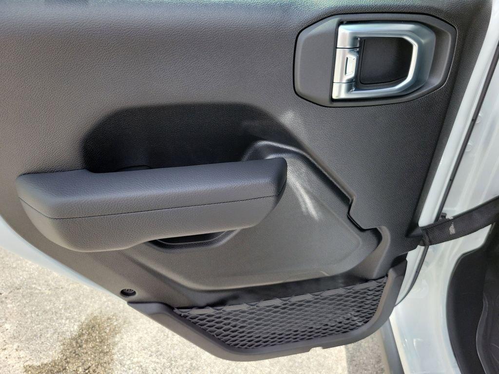 Jeep Gladiator Willys 4X4 - Thumbnail 10