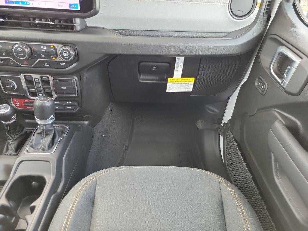 Jeep Gladiator Willys 4X4 - Thumbnail 16