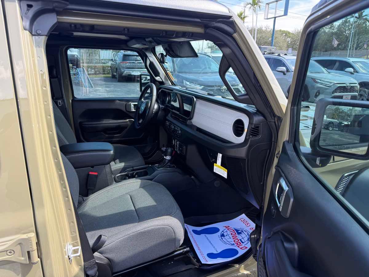 Jeep Wrangler Sport S 4 Door 4X4 - Thumbnail 13