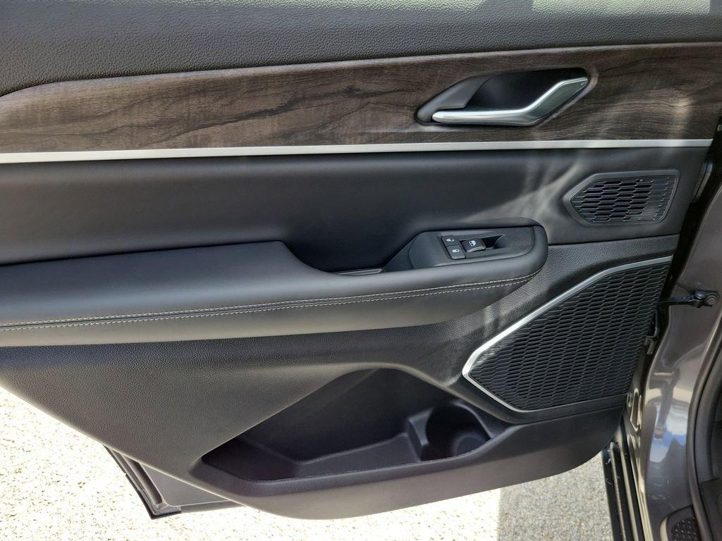 Jeep Grand Cherokee L Limited 4X4 - Thumbnail 11