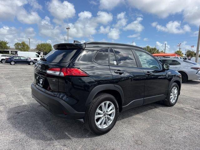 Toyota Corolla Cross Le - Thumbnail 4