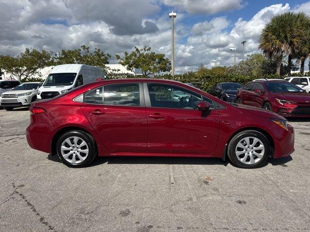 Toyota Corolla Le - Thumbnail 10