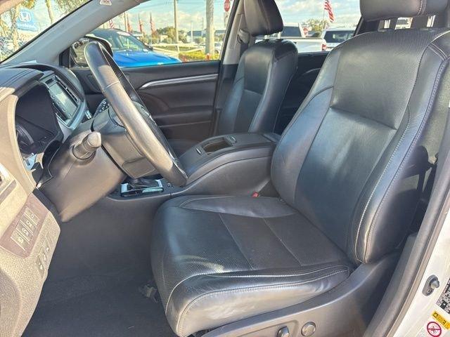 Toyota Highlander Limited Platinum - Thumbnail 18