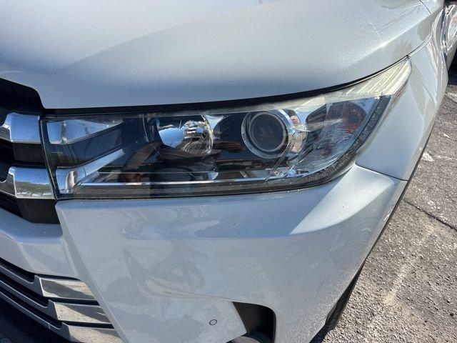 Toyota Highlander Limited Platinum - Thumbnail 16