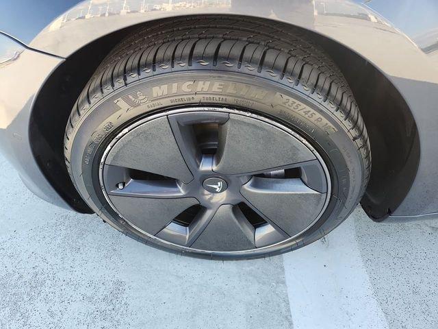 Tesla Model 3 Long Range - Thumbnail 11