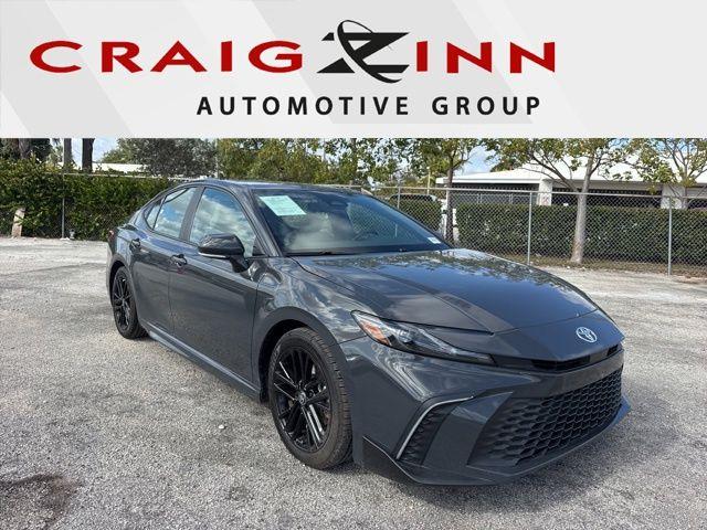 Toyota Camry Se - Thumbnail 2