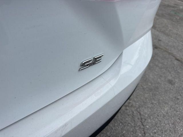 Toyota Camry Le - Thumbnail 18