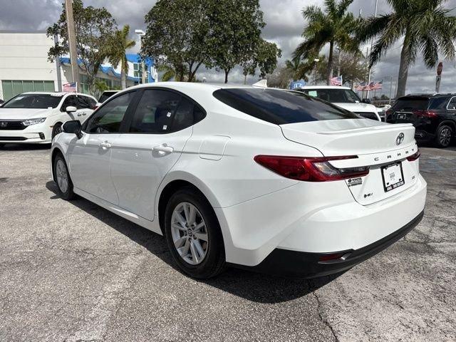 Toyota Camry Le - Thumbnail 12