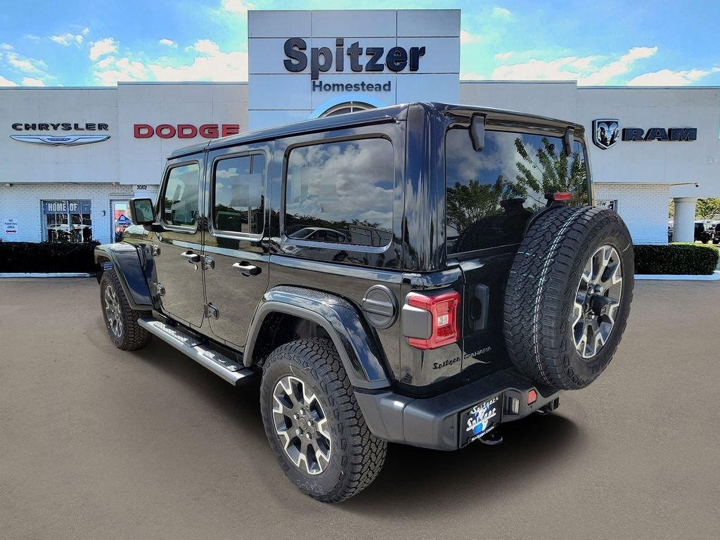 Jeep Wrangler 4-Door Sahara - Thumbnail 4