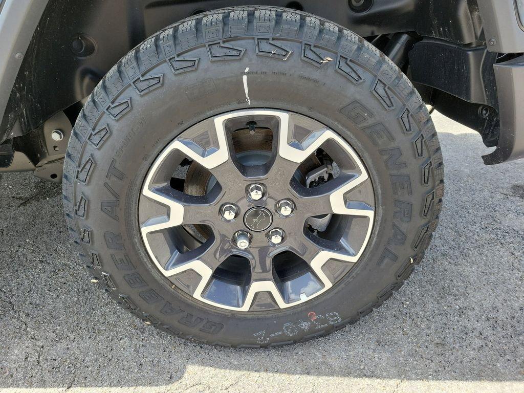 Jeep Wrangler 4-Door Sahara - Thumbnail 8