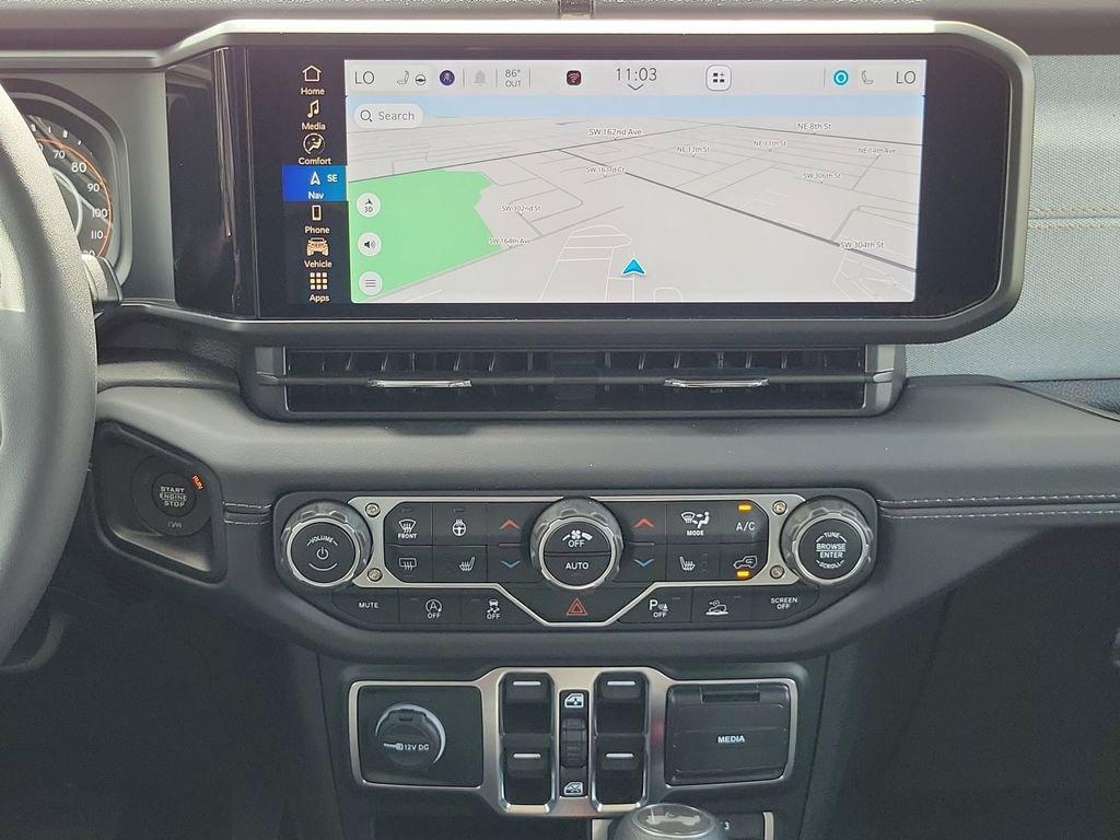 Jeep Wrangler 4-Door Sahara - Thumbnail 16