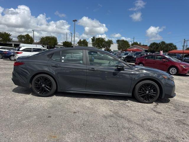 Toyota Camry Le - Thumbnail 3