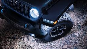 Jeep Wrangler 4-Door Sport S - Thumbnail 16