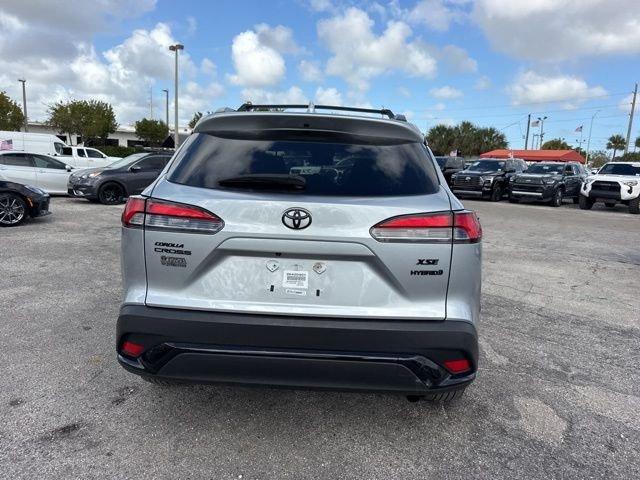 Toyota Corolla Cross Hybrid Xse - Thumbnail 11