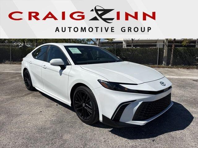 Toyota Camry Se - View 1