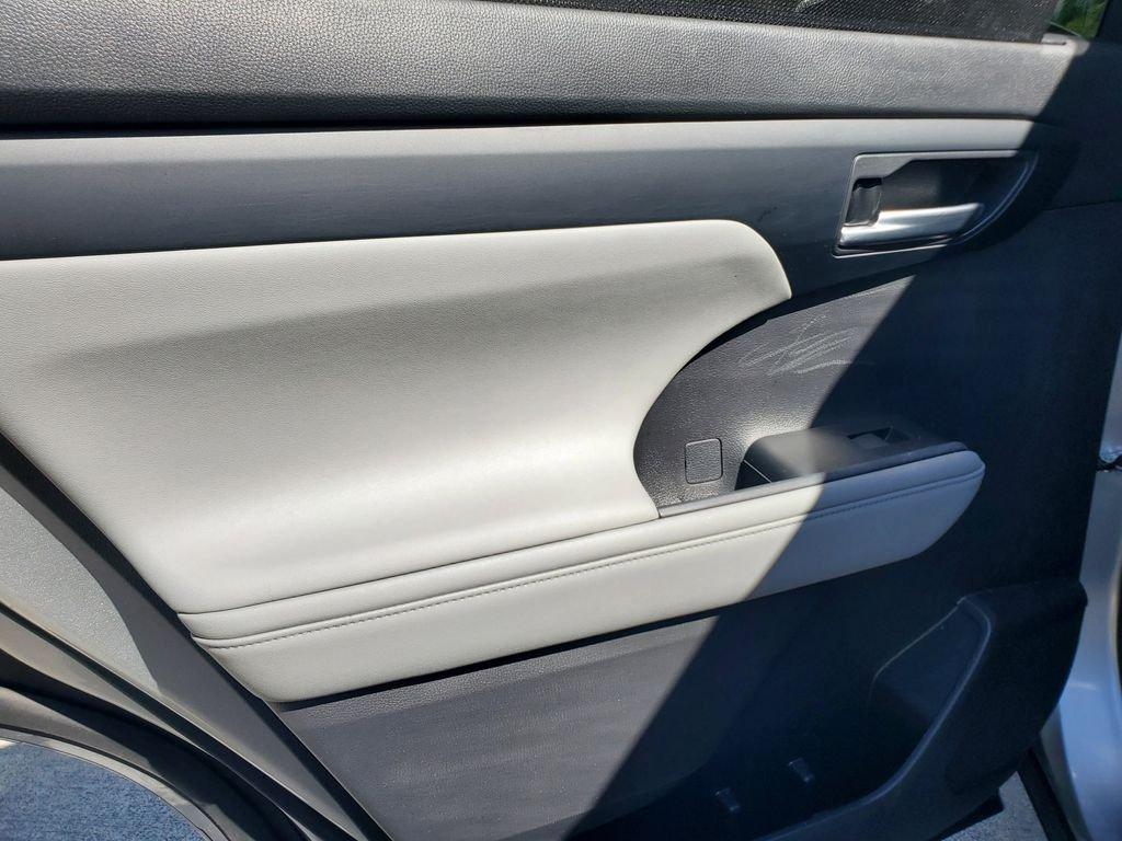 Toyota Highlander - Thumbnail 16