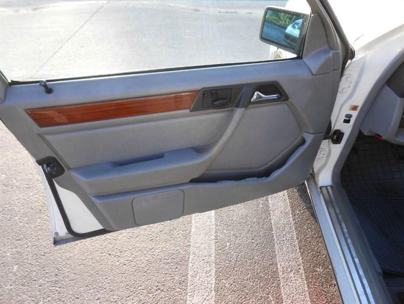 Mercedes-Benz E-Class E320 | Stock No: 14595 - Thumbnail 15