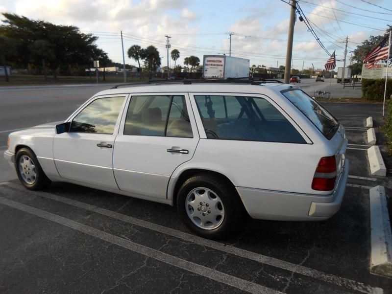 Mercedes-Benz E-Class E320 | Stock No: 14595 - Thumbnail 4