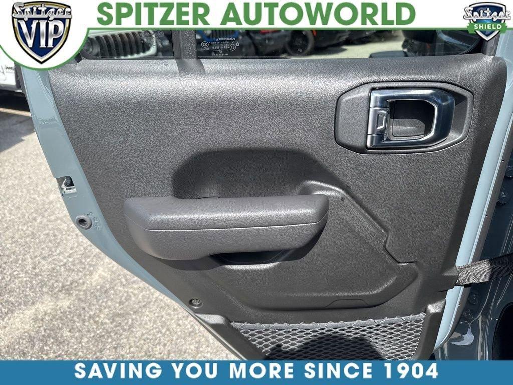 Jeep Wrangler 4-Door Sport S - Thumbnail 8