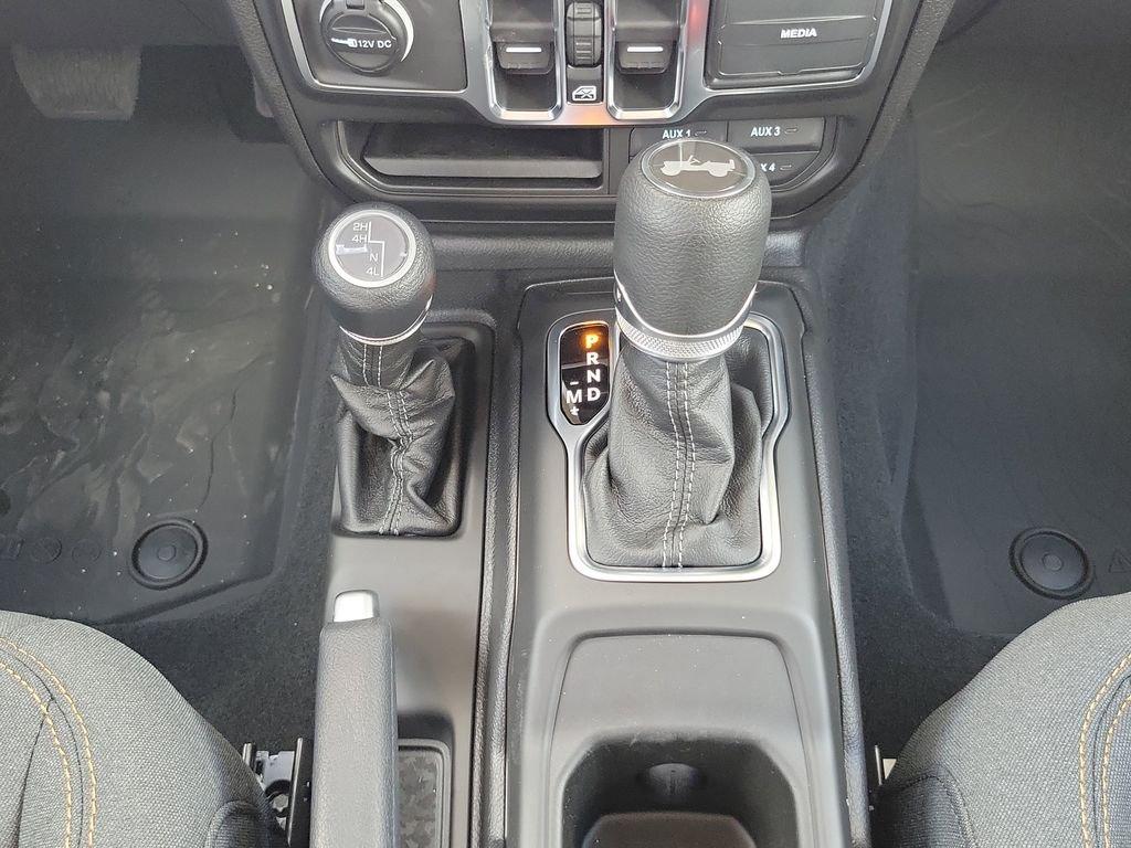 Jeep Wrangler 4-Door Sport S - Thumbnail 18