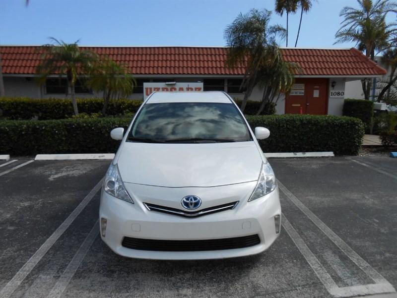 Toyota Prius V | Stock No: 14757 - Thumbnail 10