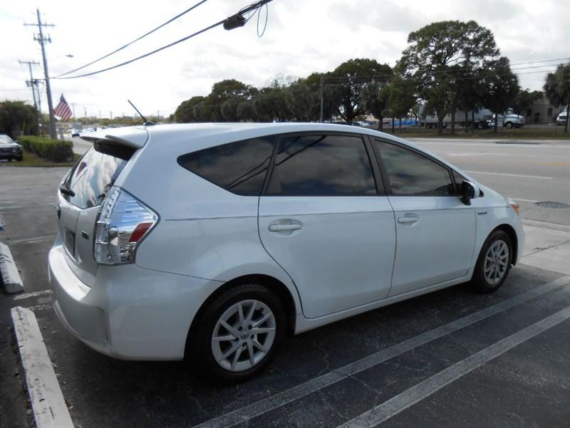 Toyota Prius V | Stock No: 14757 - Thumbnail 7