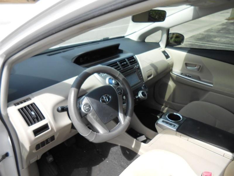 Toyota Prius V | Stock No: 14757 - Thumbnail 12