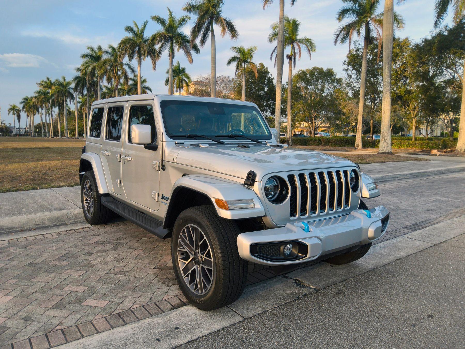 Jeep Wrangler Unlimited 4Xe - View 1