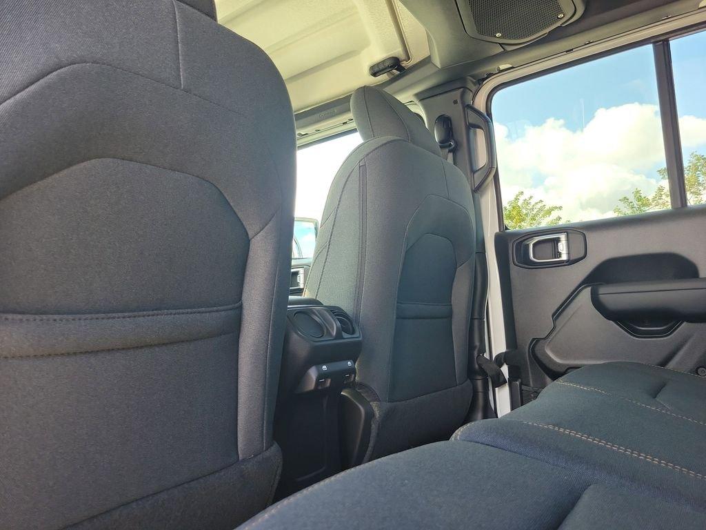 Jeep Wrangler 4-Door Sport S - Thumbnail 14