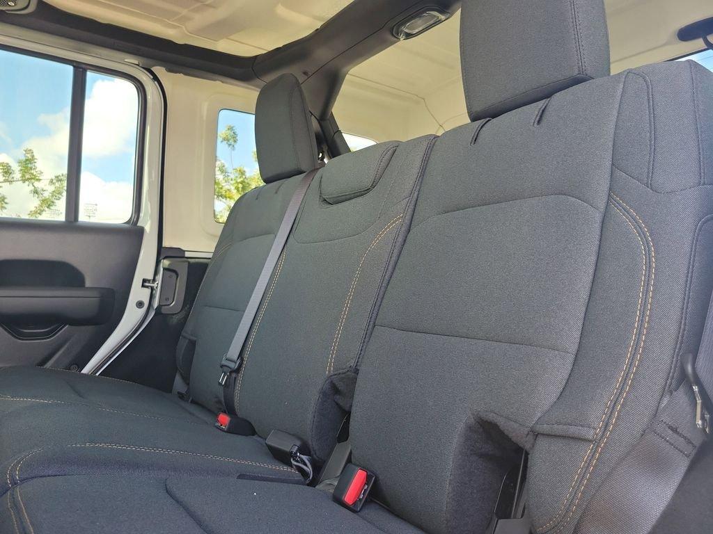 Jeep Wrangler 4-Door Sport S - Thumbnail 12