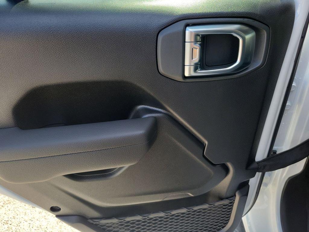 Jeep Wrangler 4-Door Sport S - Thumbnail 11