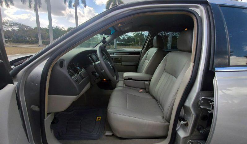 Lincoln Town Car - Thumbnail 5