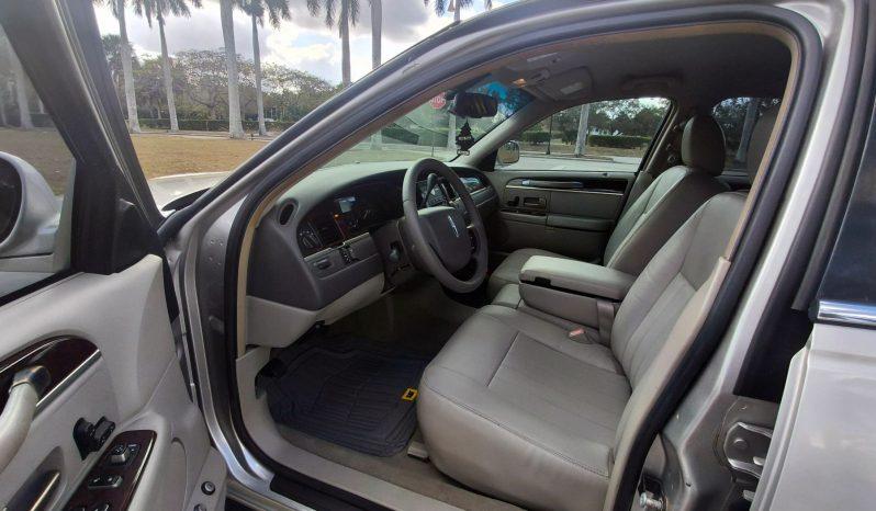 Lincoln Town Car - Thumbnail 20