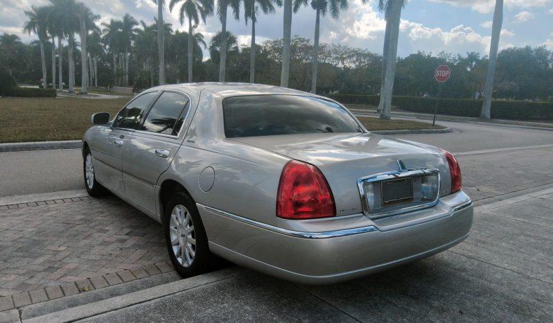 Lincoln Town Car - Thumbnail 15