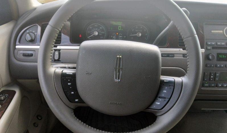 Lincoln Town Car - Thumbnail 7
