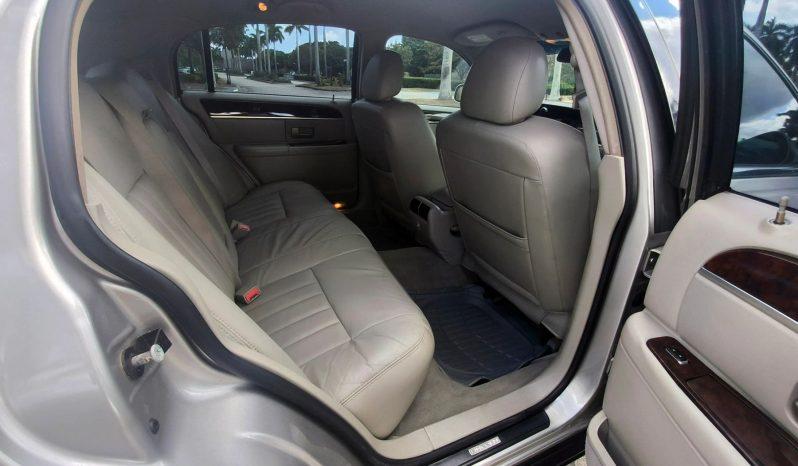 Lincoln Town Car - Thumbnail 10