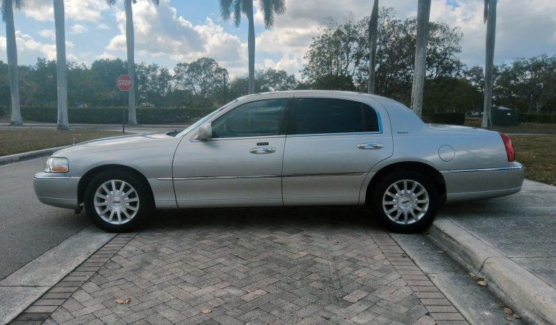 Lincoln Town Car - Thumbnail 17