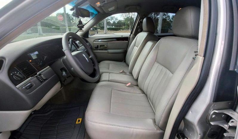 Lincoln Town Car - Thumbnail 6