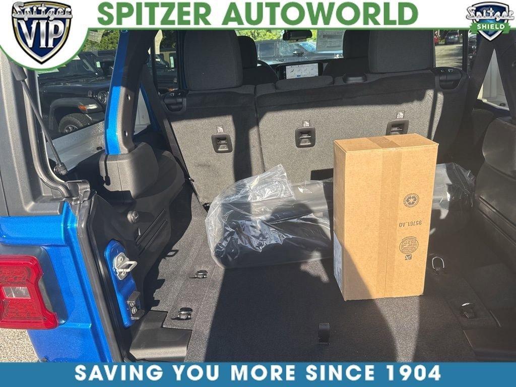 Jeep Wrangler 4-Door Sport S - Thumbnail 16