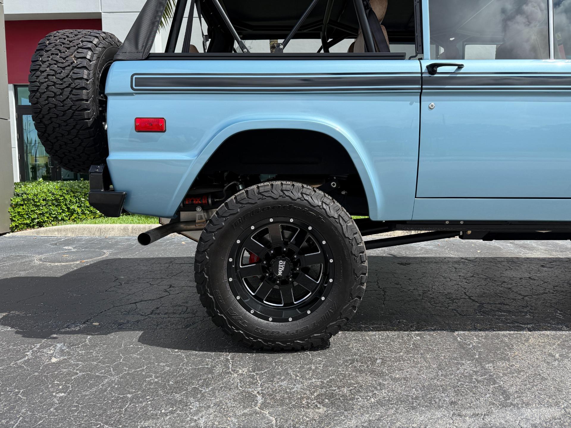 Ford Bronco Explorer - Thumbnail 4