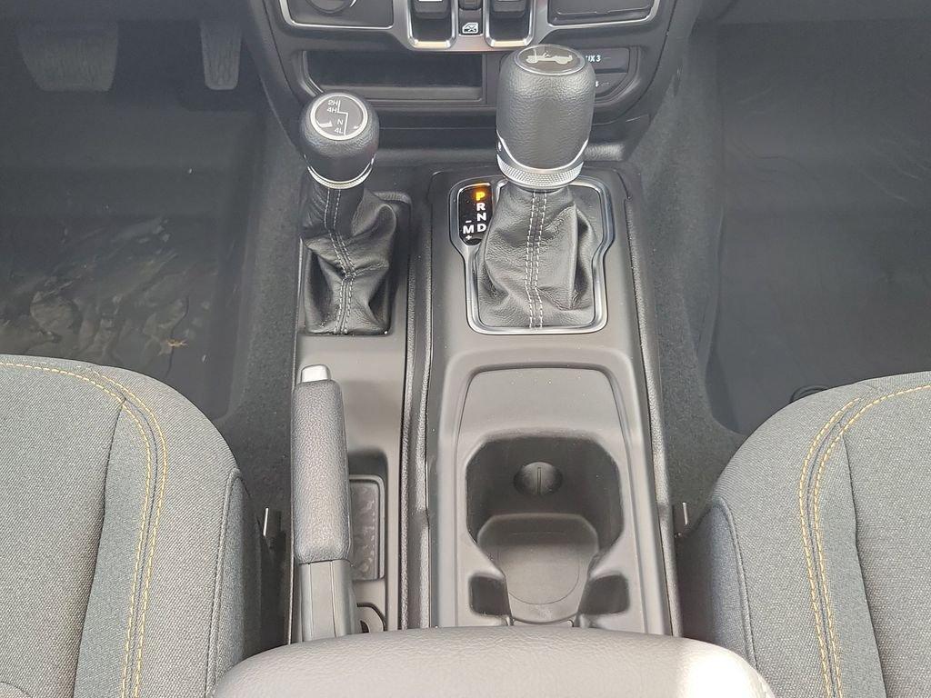 Jeep Wrangler 4-Door Sport S - Thumbnail 16