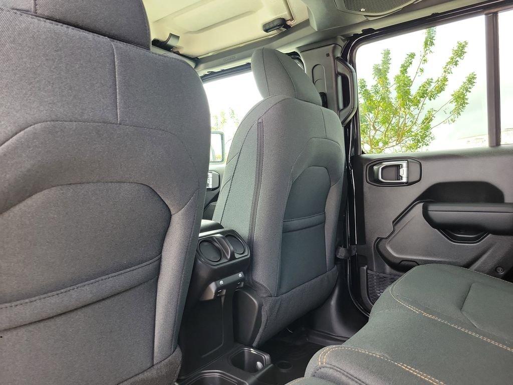Jeep Wrangler 4-Door Sport S - Thumbnail 11