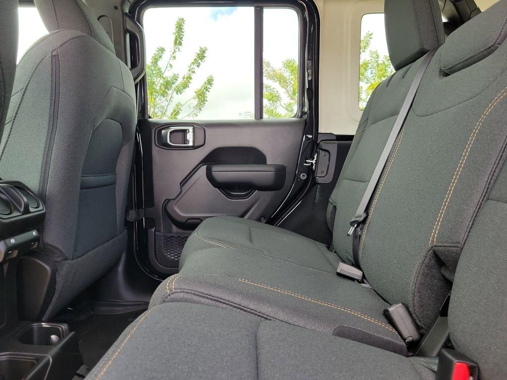 Jeep Wrangler 4-Door Sport S - Thumbnail 10