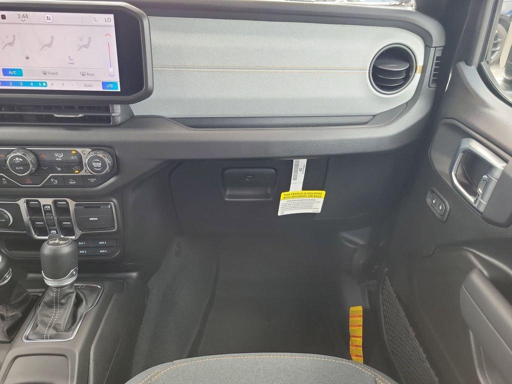 Jeep Wrangler 4-Door Sport S - Thumbnail 14